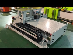 사이드 드래그 렉 체인 (lateral drag tow chain) 을 갖춘 반 발걸음 가이드 레일 선형 트랙